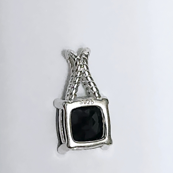 1.00 ct Topaz cushion Silver Pendant - Picture 10 of 11
